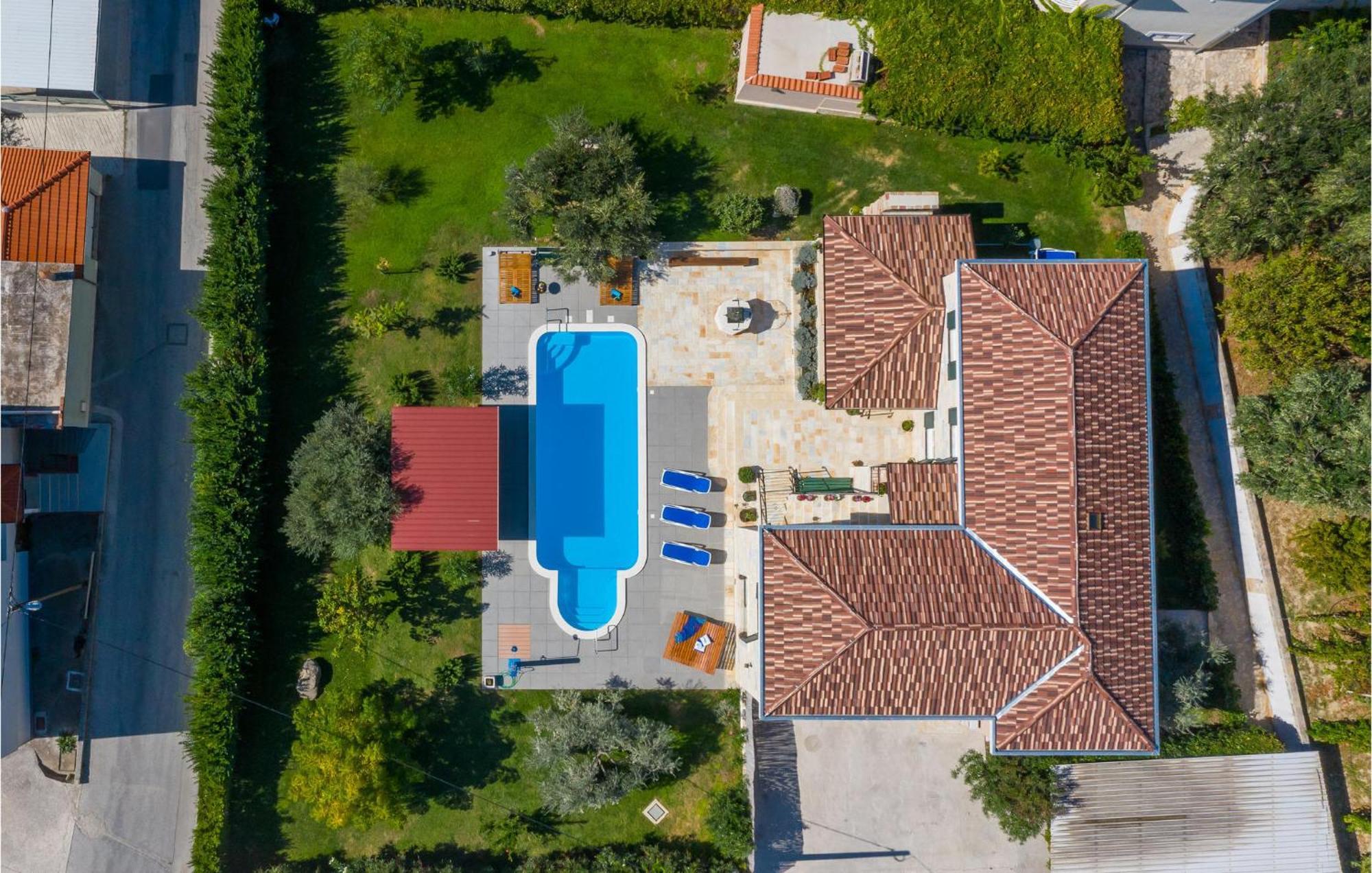 Cozy Home In Zrnovnica With Wifi Extérieur photo