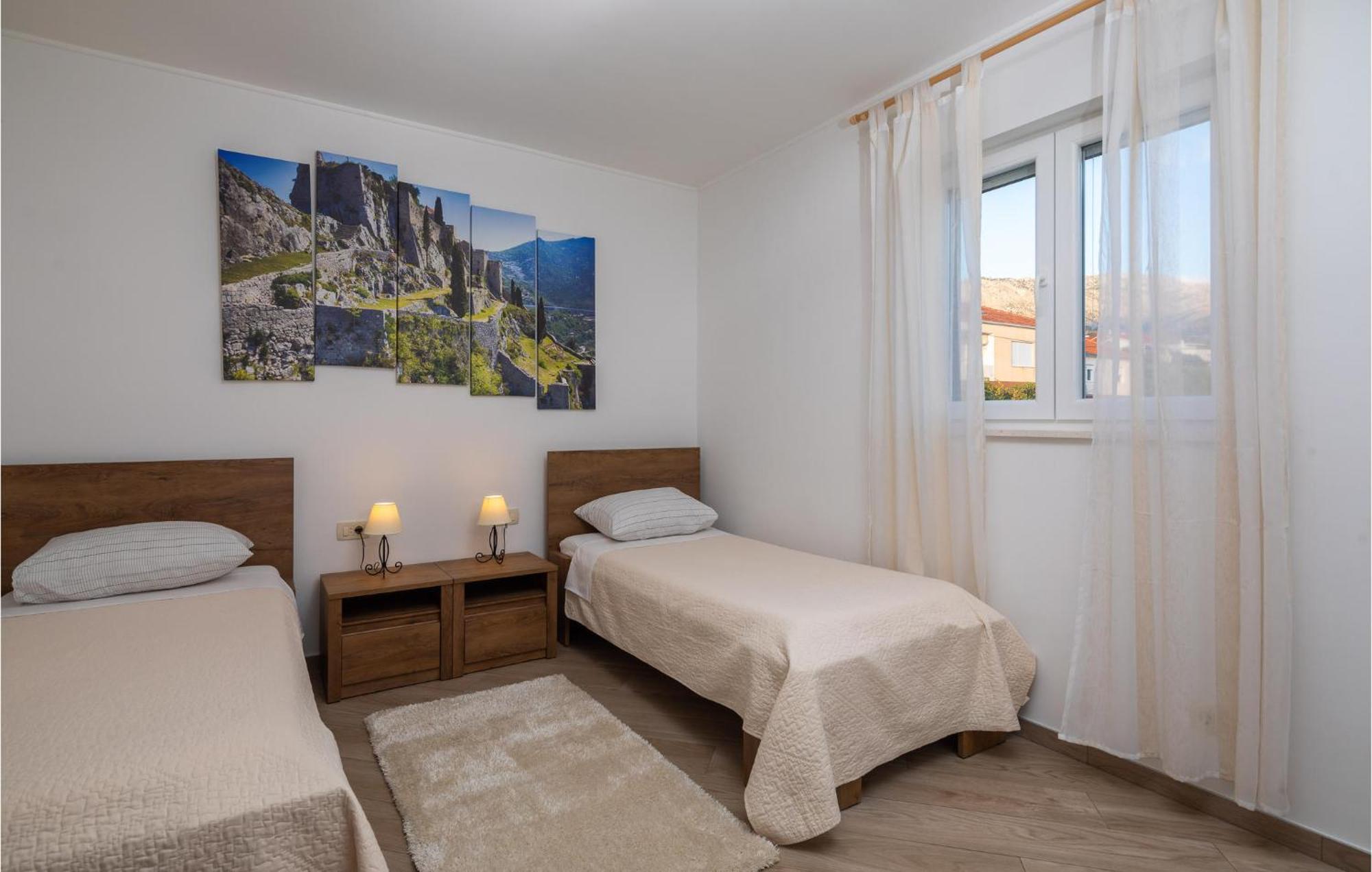 Cozy Home In Zrnovnica With Wifi Extérieur photo