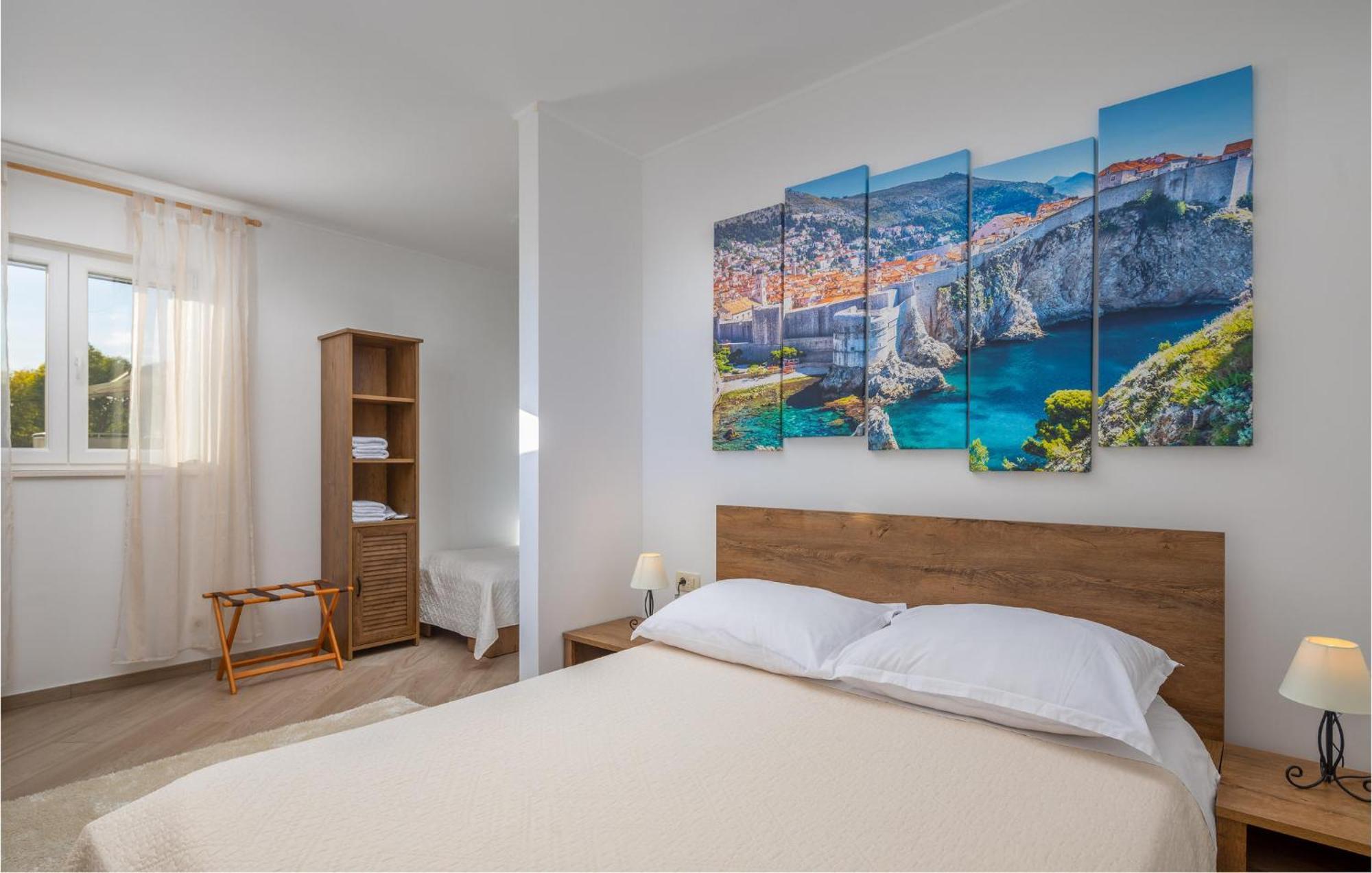Cozy Home In Zrnovnica With Wifi Extérieur photo