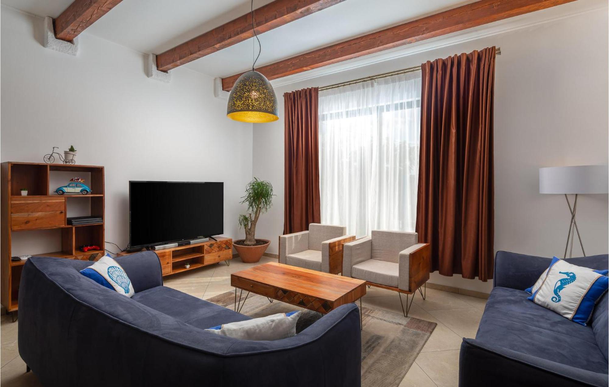 Cozy Home In Zrnovnica With Wifi Extérieur photo