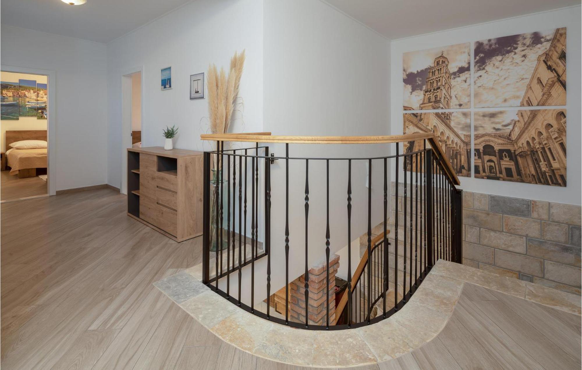 Cozy Home In Zrnovnica With Wifi Extérieur photo