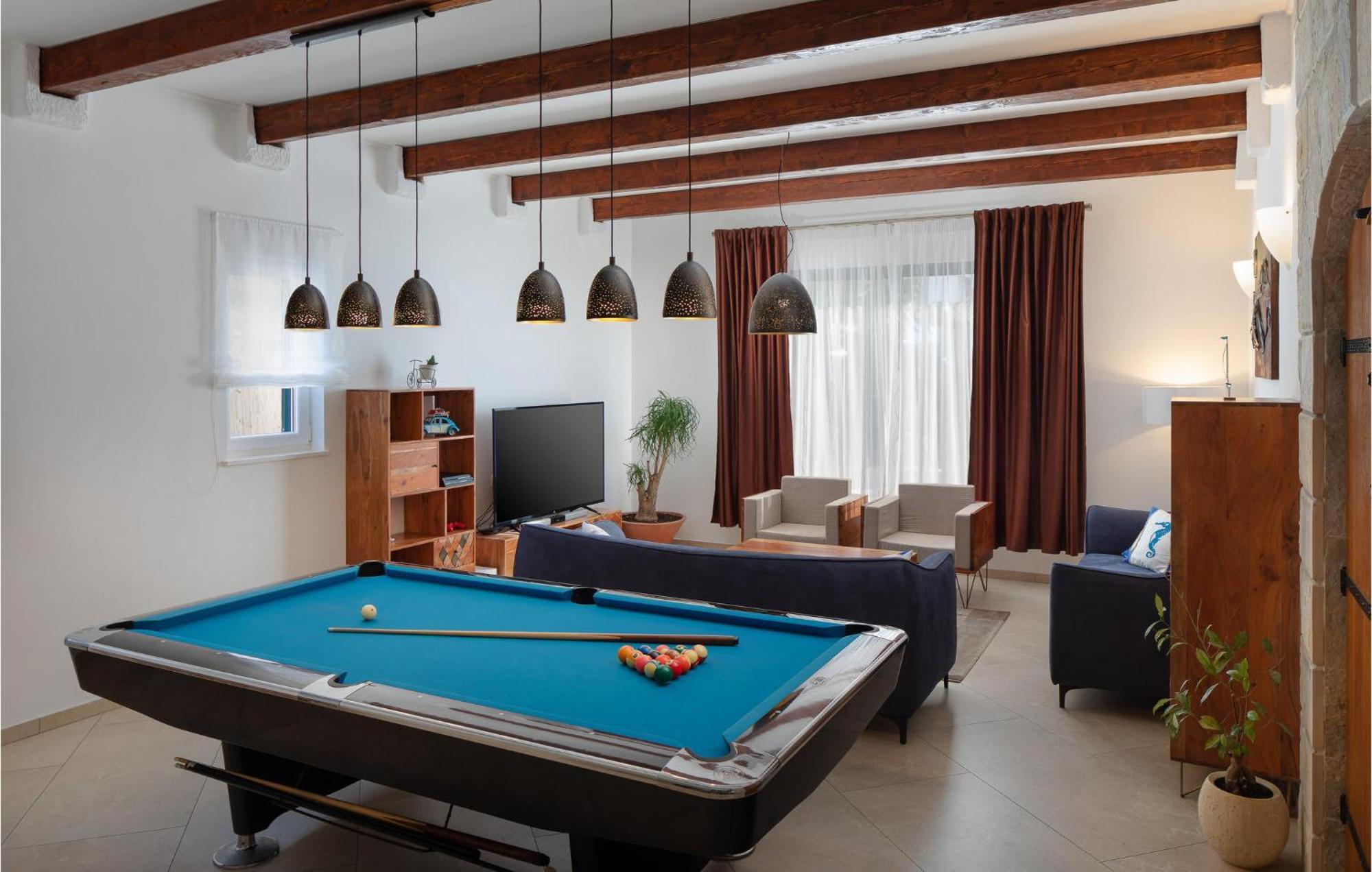 Cozy Home In Zrnovnica With Wifi Extérieur photo
